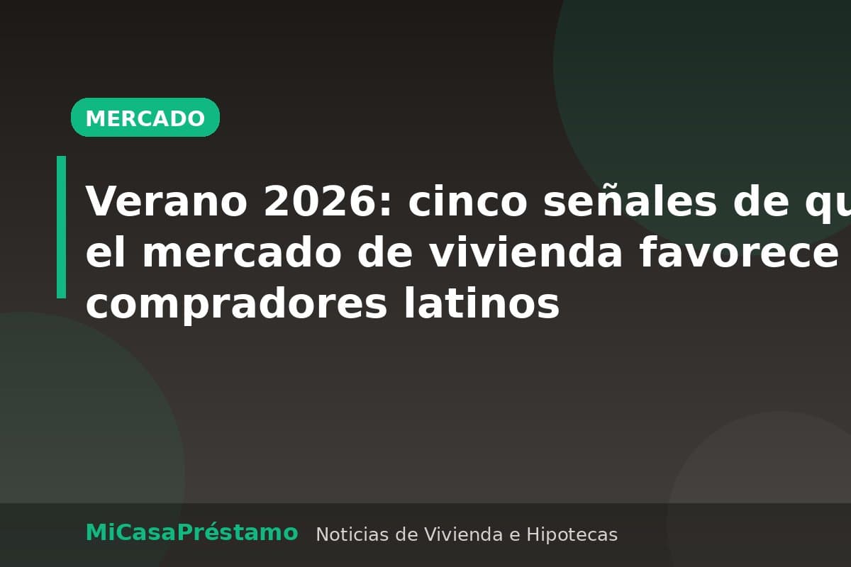 Familia latina revisando documentos de hipoteca en sala de estar